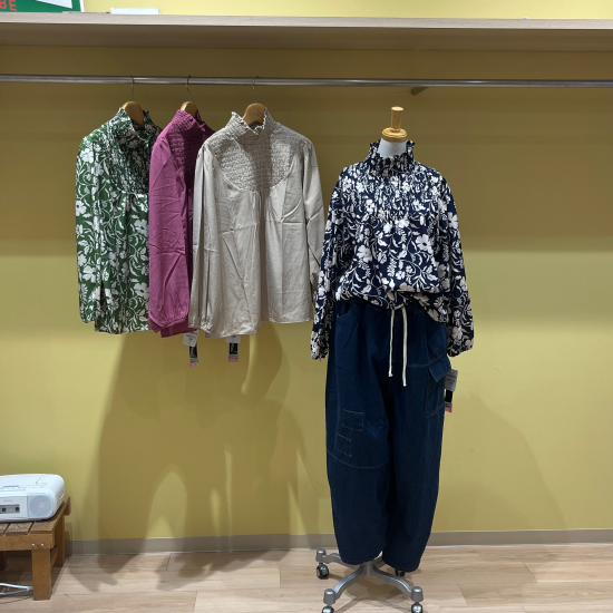 ☆人気のブラウス☆